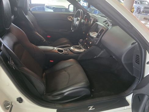Used 2015 Nissan 370Z Touring Sport RWD image 17