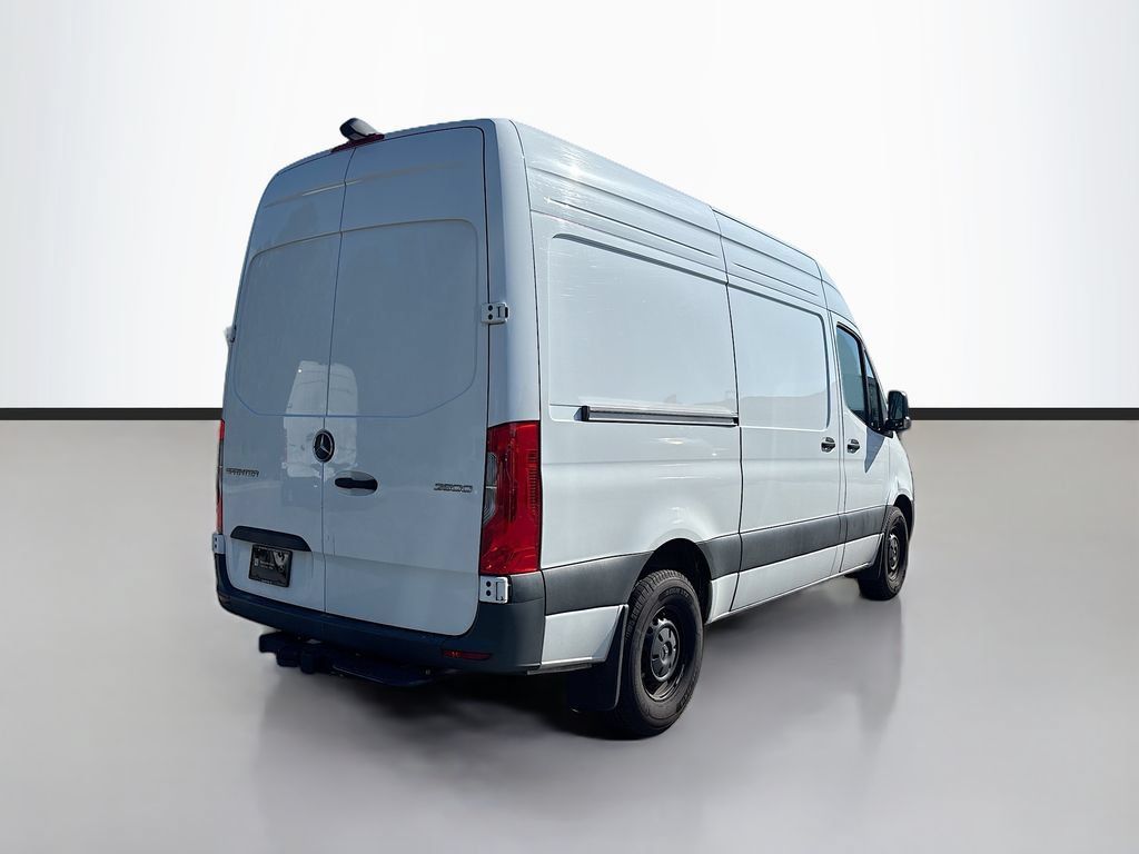Used 2024 Mercedes-Benz Sprinter 2500 image 3