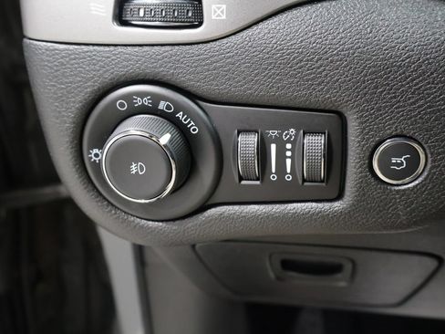 Used 2021 Jeep Cherokee Latitude Lux w/ Comfort/Convenience Group AWD/4WD image 32