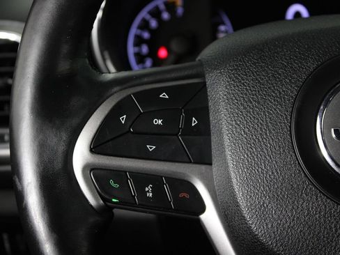 Used 2018 Jeep Grand Cherokee Altitude AWD/4WD image 25