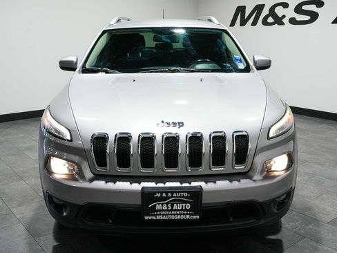Used 2016 Jeep Cherokee Latitude FWD image 8