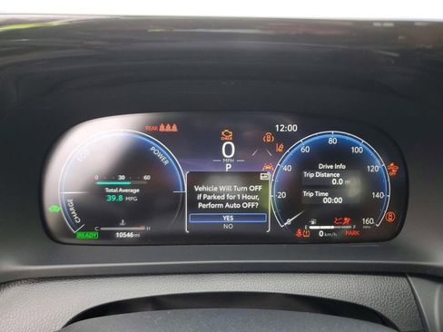 Used 2025 Toyota Crown Signia SIGNIA XLE w/ Tow-Hitch Package (TMS) image 8