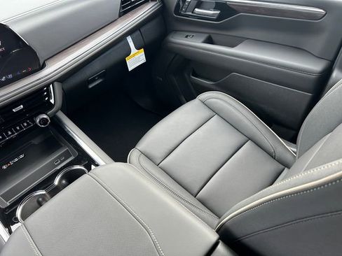 New 2026 Chevrolet Suburban Premier image 17