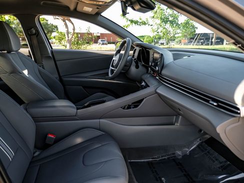 Used 2023 Hyundai Elantra SEL FWD image 28