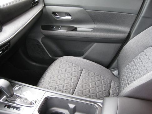 Used 2025 Nissan Kicks SV image 20