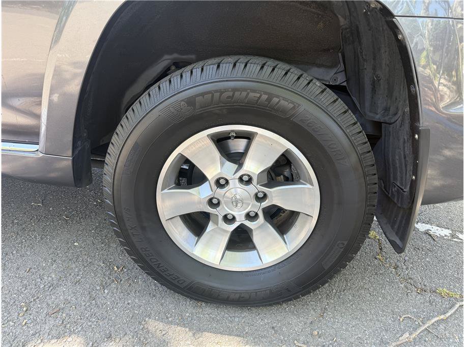 Used 2012 Toyota 4Runner SR5 AWD/4WD image 12