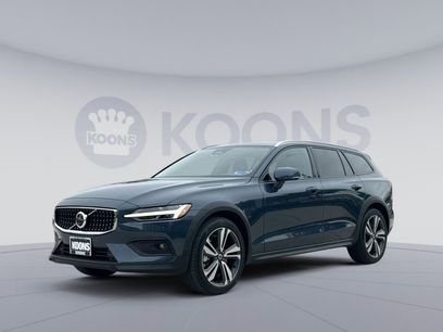 Used 2024 Volvo V60 B5 Cross Country Plus w/ Protection Package Premier