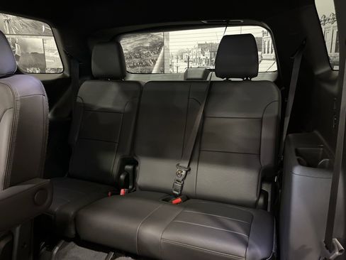 Used 2023 Chevrolet Traverse High Country AWD/4WD image 22