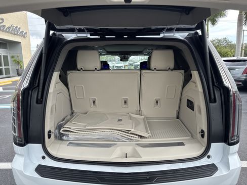 Certified 2026 Cadillac Escalade Platinum Sport w/ LPO, ONYX Package AWD/4WD image 11
