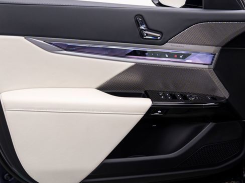 Used 2025 BMW 760i xDrive 760i xDrive w/ Executive Package image 13