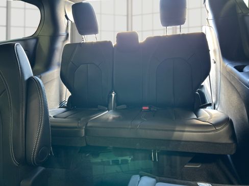 New 2026 Chrysler Pacifica Select AWD/4WD image 33