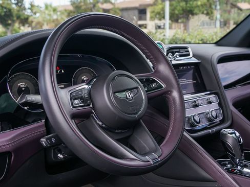 Certified 2022 Bentley Bentayga AWD/4WD image 17