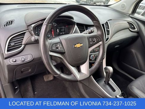 Used 2022 Chevrolet Trax LT w/ LT Convenience Package image 10