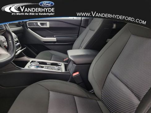 Used 2022 Ford Explorer XLT image 20