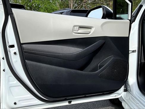 Certified 2025 Toyota Corolla LE image 21