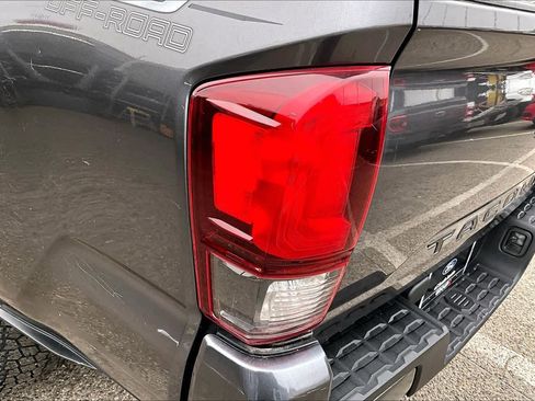Used 2020 Toyota Tacoma SR w/ SR Convenience Package image 27
