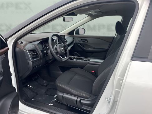 Used 2023 Nissan Rogue S image 9