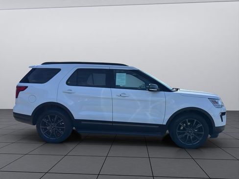 Used 2018 Ford Explorer XLT w/ Equipment Group 202A image 7