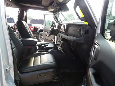 Used 2024 Jeep Wrangler Unlimited Rubicon AWD/4WD image 36