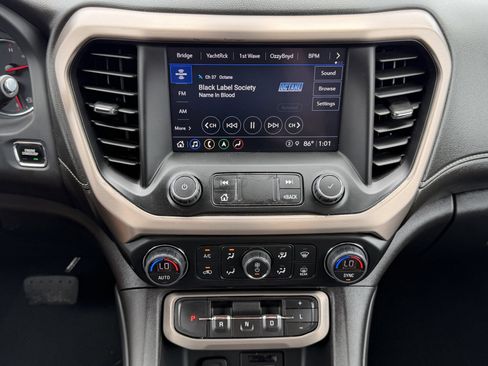 Used 2023 GMC Acadia Denali w/ Denali Technology Package AWD/4WD image 10