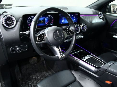 Used 2025 Mercedes-Benz GLA 250 4MATIC image 5