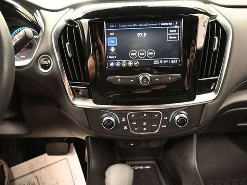 Used 2022 Chevrolet Traverse LT FWD image 10