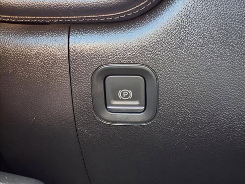 Used 2020 Chevrolet Silverado 1500 LT w/ All-Star Edition image 17