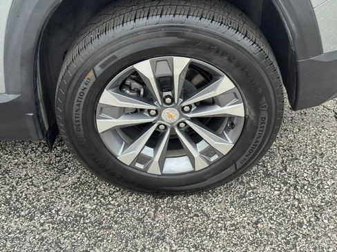 Used 2025 Chevrolet Equinox LT w/ Convenience Package II FWD image 9