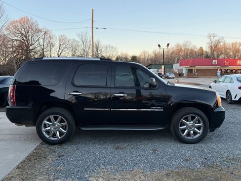 Used 2011 GMC Yukon Denali image 5