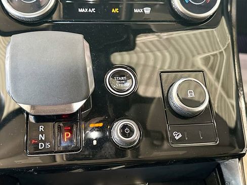 Used 2023 Land Rover Range Rover Sport SE image 18