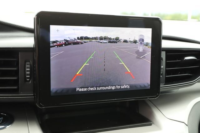 Used 2023 Ford Explorer XLT AWD/4WD image 35