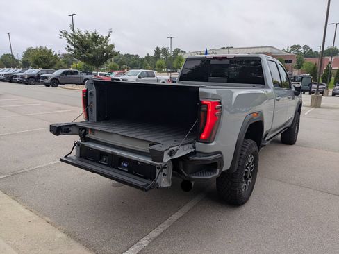 Used 2024 GMC Sierra 2500 AT4X AWD/4WD image 35