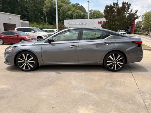 Used 2022 Nissan Altima 2.5 SR FWD image 6