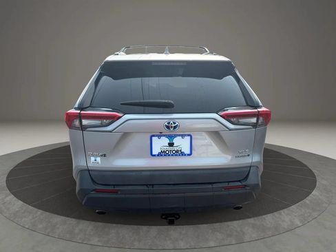 Used 2020 Toyota RAV4 XLE w/ Carpet Mat Package AWD/4WD image 4