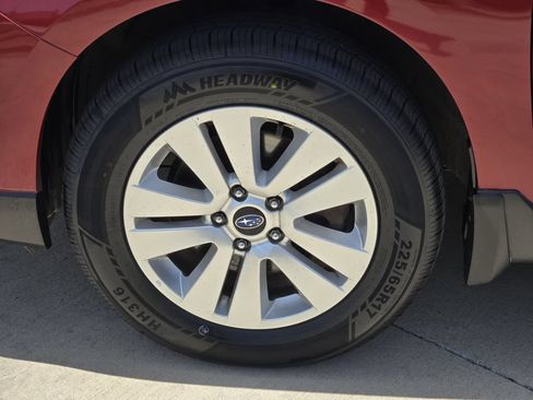 Used 2019 Subaru Outback 2.5i AWD/4WD image 7