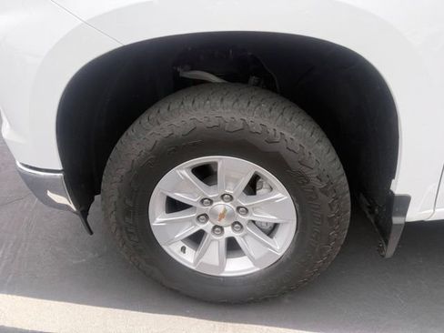 Used 2025 Chevrolet Silverado 1500 LT AWD/4WD image 11