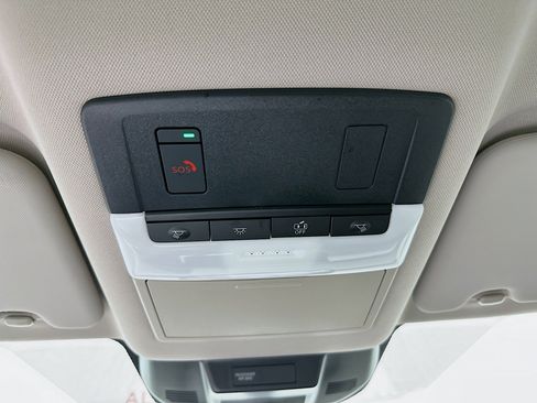 Used 2025 Nissan Rogue SL image 18