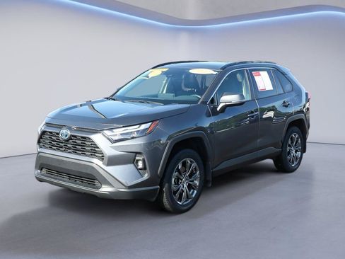 Used 2022 Toyota RAV4 XLE Premium AWD/4WD image 2