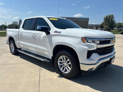 Used 2025 Chevrolet Silverado 1500 LT AWD/4WD image 34