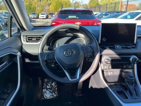 Used 2025 Toyota RAV4 XLE image 33