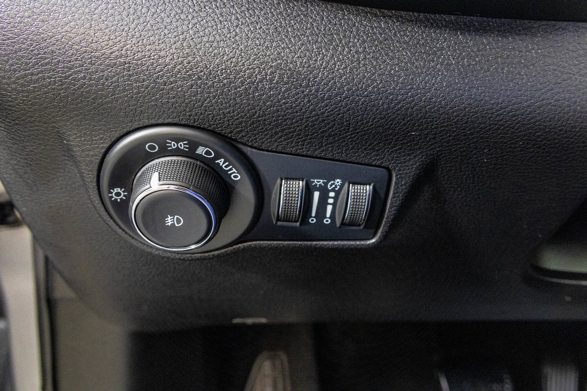 Used 2023 Jeep Compass Limited AWD/4WD image 33