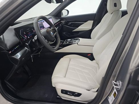 Used 2026 BMW 530i RWD image 7