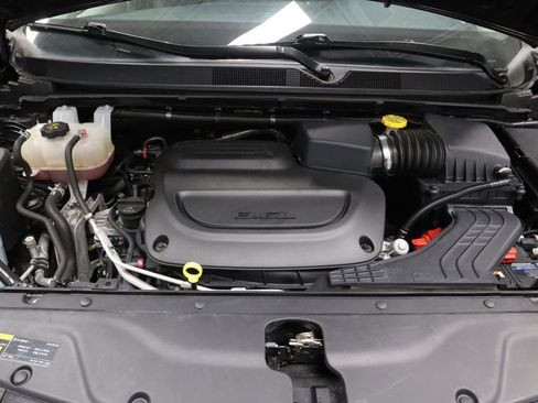 Used 2023 Chrysler Pacifica Touring-L FWD image 33