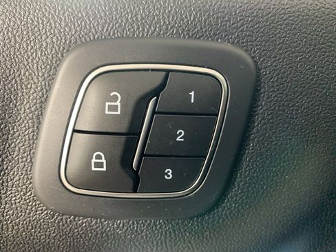 Used 2020 Ford Escape SEL image 17