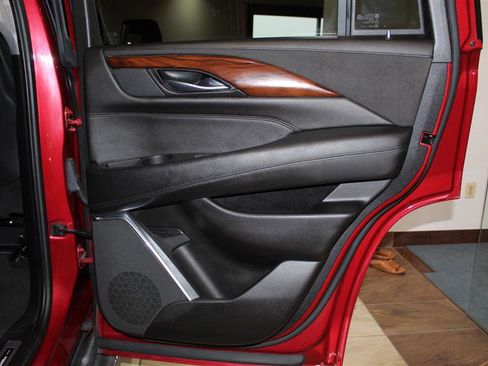 Used 2015 Cadillac Escalade Luxury AWD/4WD image 37