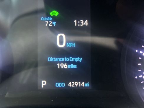 Used 2023 Toyota Sienna LE image 6