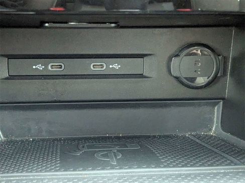 Used 2024 Volkswagen Taos SE image 24