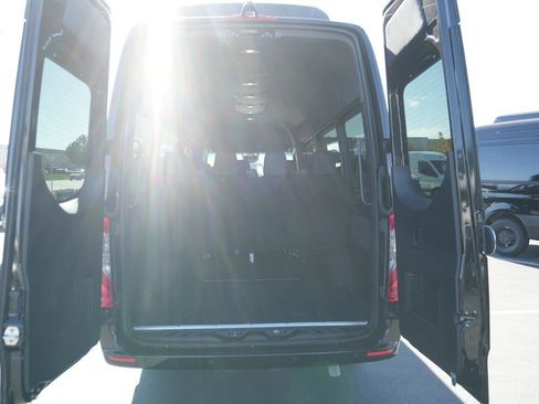 Used 2024 Mercedes-Benz Sprinter 2500 image 7