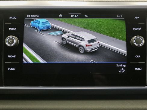 Certified 2023 Volkswagen Taos SE w/ Panoramic Sunroof Package AWD/4WD image 31
