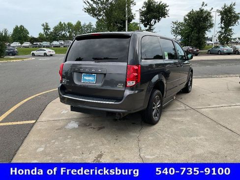 Used 2017 Dodge Grand Caravan SXT FWD image 5